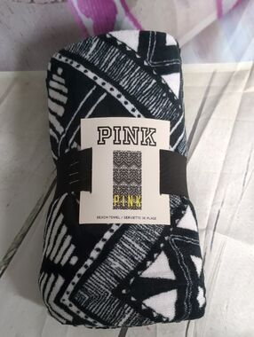 PINK Victoria's Secret Black & White Geometric Cotton BeachTowel